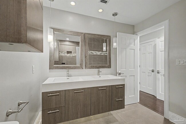 Building Photo - 42 Baybridge Dr