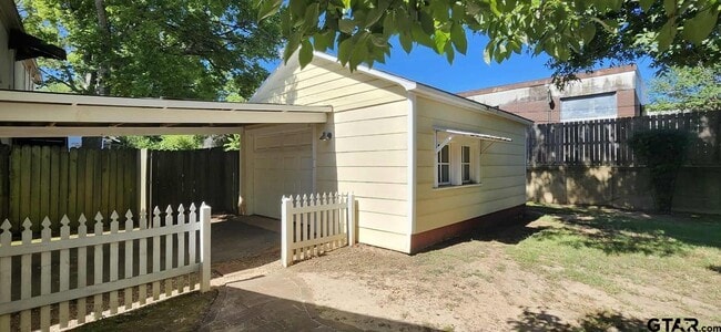 Building Photo - 409 Sunny Ln