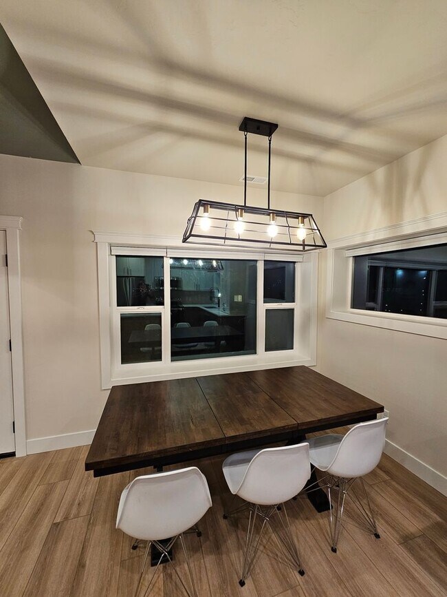 Building Photo - Crapo's 156 Duplex