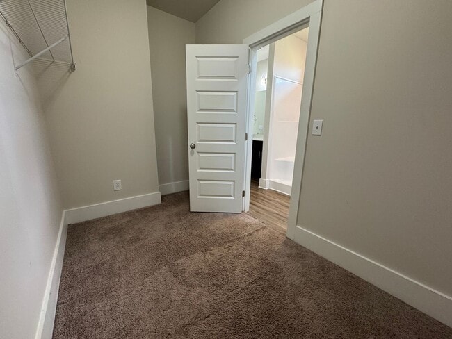 Building Photo - 154 Fernhill Dr NW