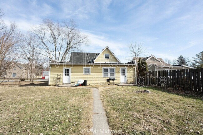 Building Photo - 632 S State St