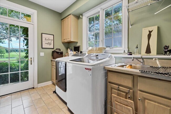 Building Photo - 4206 Royal Fox Dr