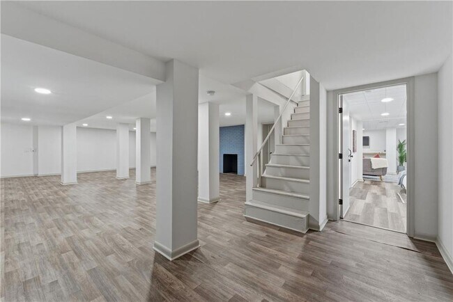 Building Photo - 2393 Lilla Cir SW