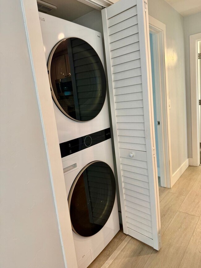 Building Photo - Cute Cottage