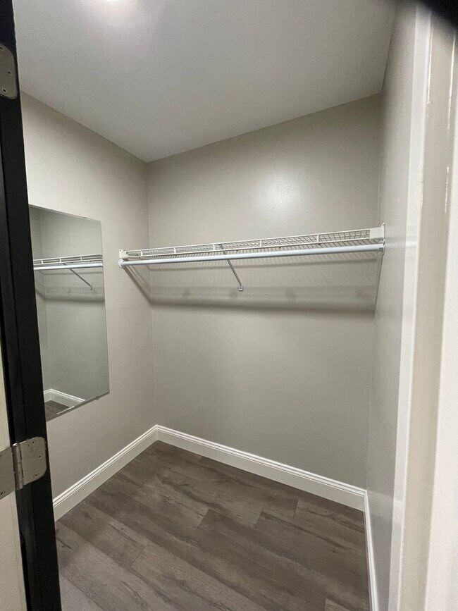 Building Photo - 5513 Gondolier Dr