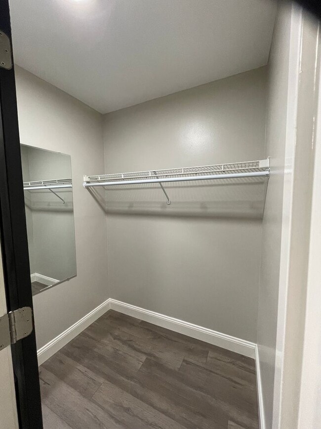 Building Photo - Newly Renovated Home