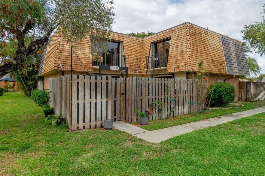 Building Photo - 393 Lake Arbor Dr