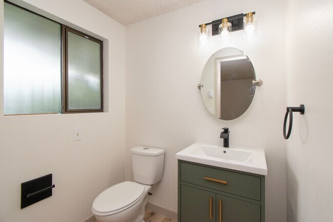 Building Photo - Duplex in Quiet Area of Sequim