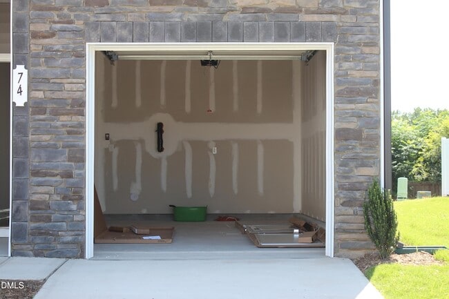 Building Photo - 74 Amaryllis Ln