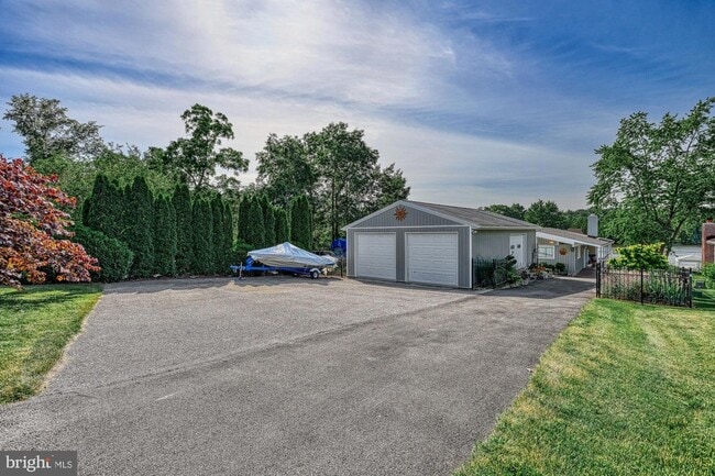 Building Photo - 366 Lake Meade Dr