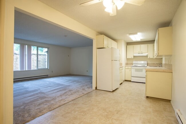 Building Photo - FREE RENT: Garden-Level 2 Bed 2 Bath with ...