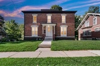 Building Photo - 204 Brown St