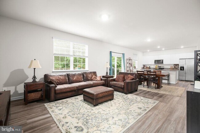 Primary Photo - 141 Livingwood Ct