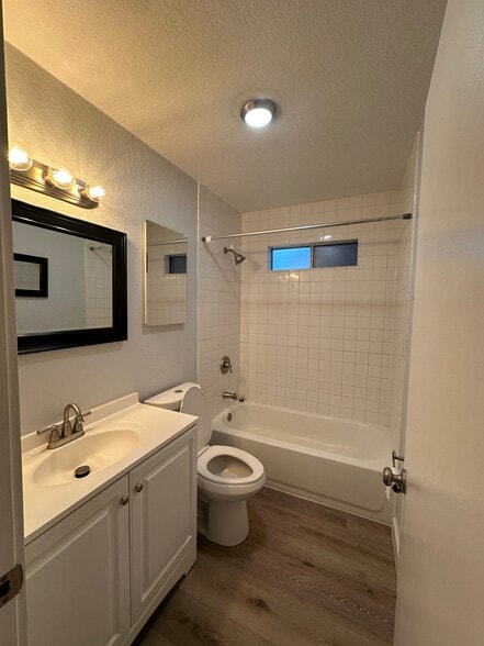 Hall bathroom - 3124 San Jose Way