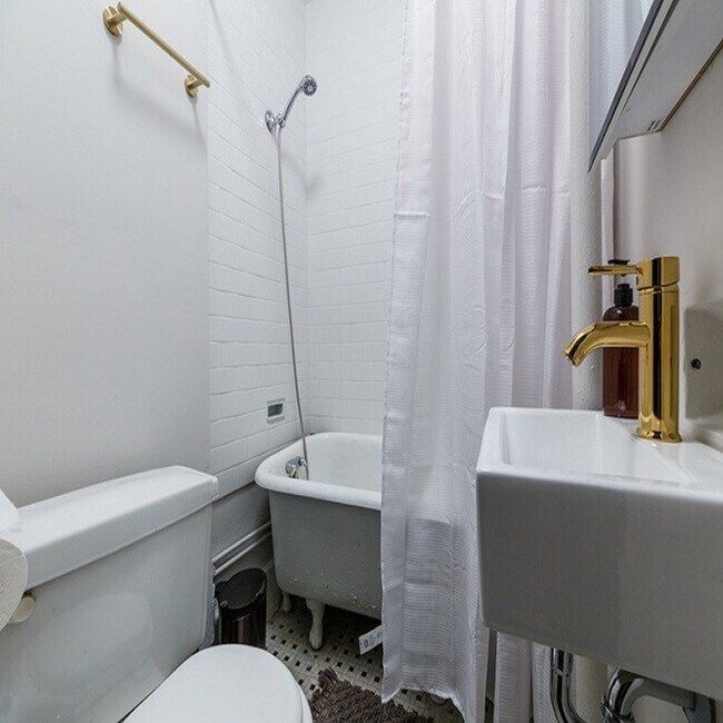 Building Photo - 333 Ed Koch Queensboro Bridge Path