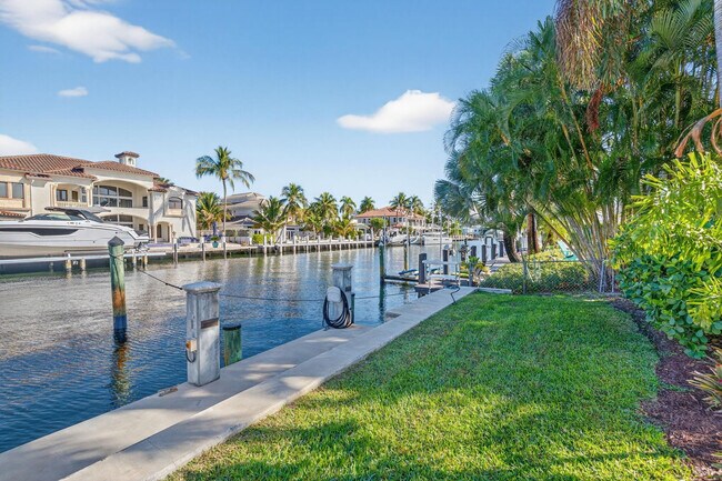 Building Photo - 2871 NE 26th Ct