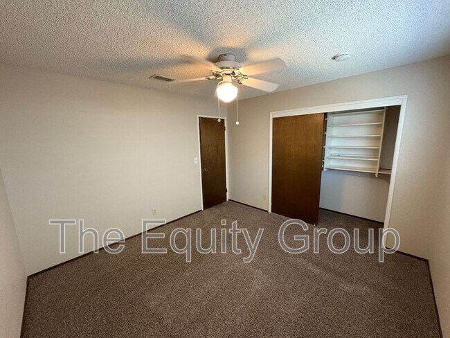 Building Photo - 294 E Julia Way