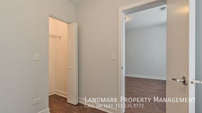 Building Photo - 2833 N Avers Ave