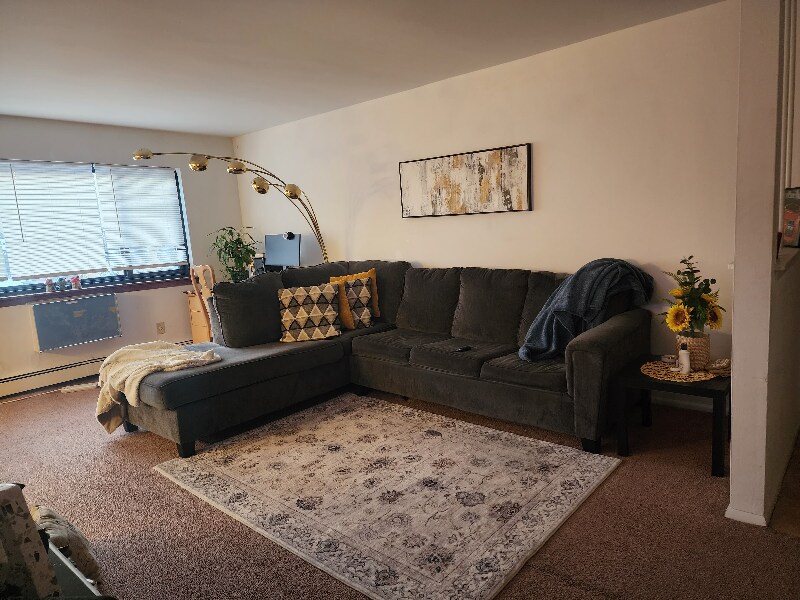 Building Photo - 401 US-22