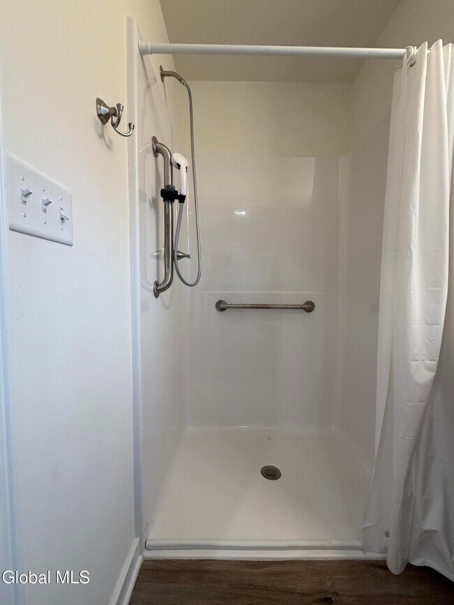 Building Photo - 36 Vly Rd