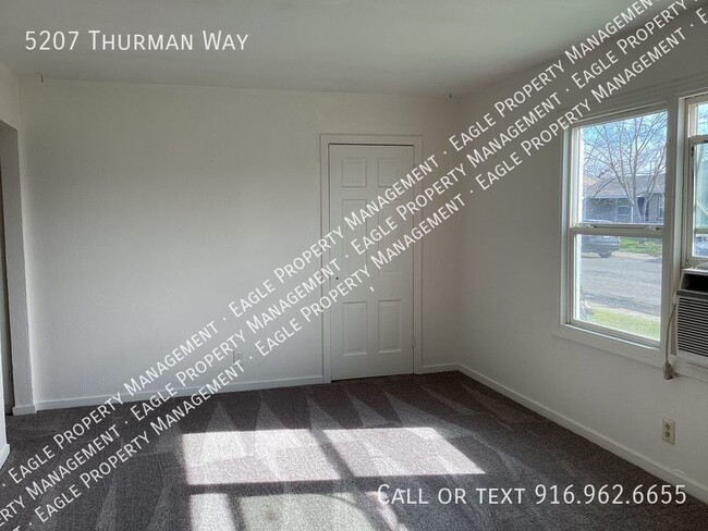 Building Photo - Cute 1 Bedroom 1 Bath Half Plex Close to S...