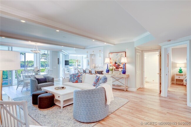 Building Photo - 5799 NE Island Cove Way