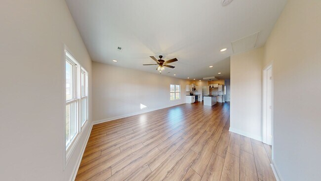 Building Photo - Modern Comfort, Great Location, and Pet-Fr...
