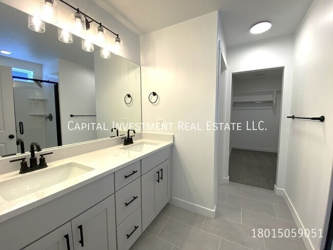 Building Photo - 11541 Engelmann Dr