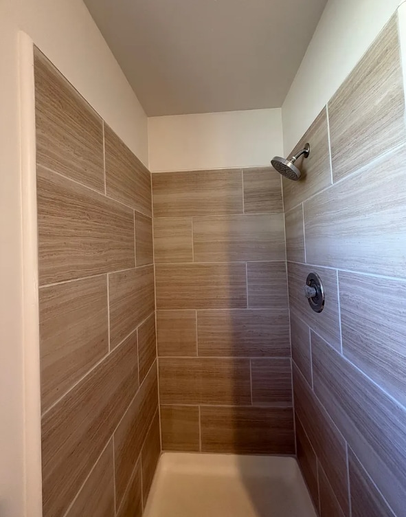 Building Photo - 5711 NW Hillside Dr