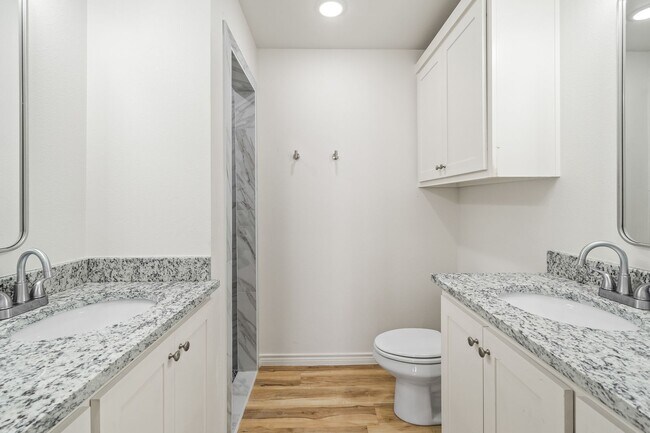 Building Photo - 109 North F M 789