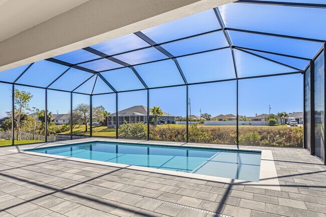 Building Photo - 1720 NE 14th St