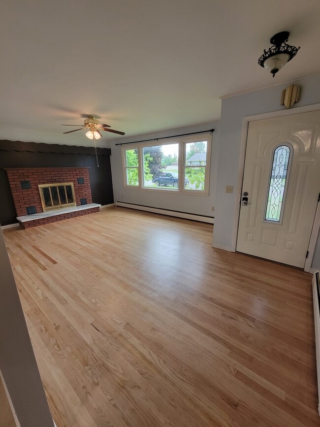 Building Photo - Parsonage