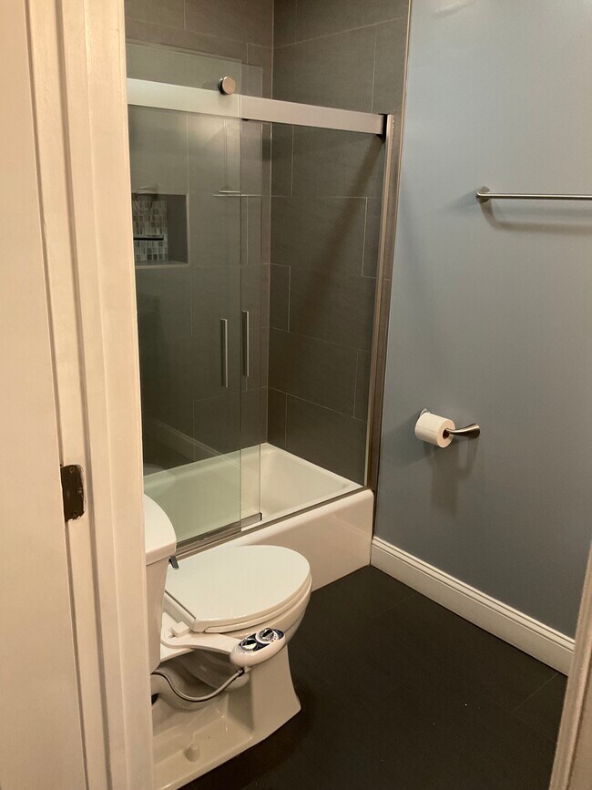 Building Photo - 701 Lamont St NW