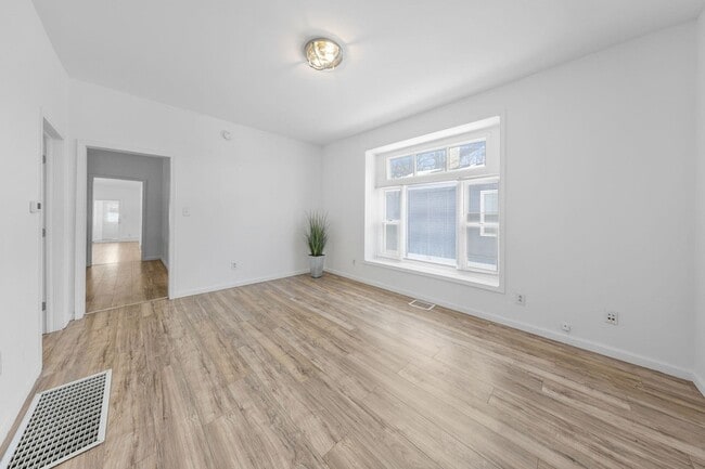 Building Photo - 820 Brown St