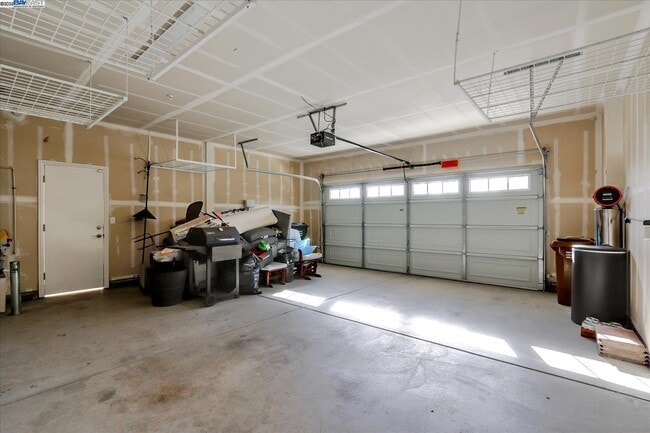 Building Photo - 1610 Chestnut Ct