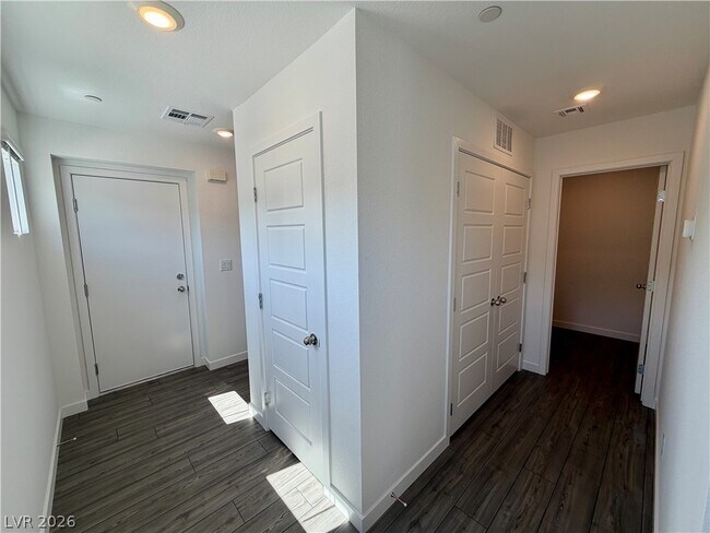 Building Photo - 4234 Vivenda St