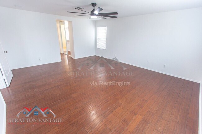 Building Photo - 110 Cholla St