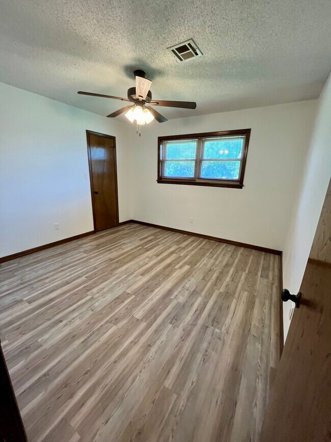 Building Photo - 14731 E 96th St N