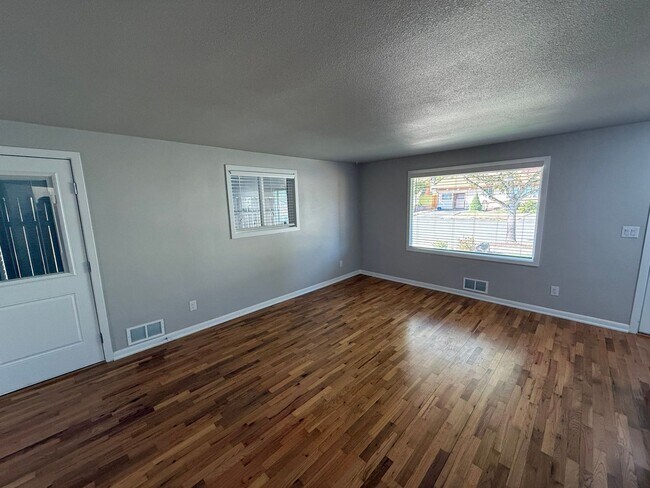 Building Photo - 1330-1334 SW 8th Ave Triplex/crema102-626