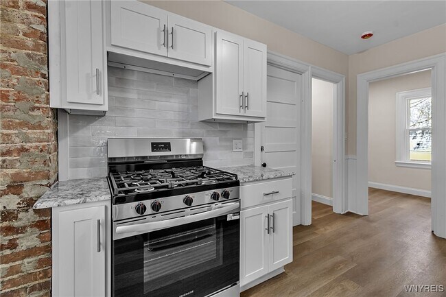 Building Photo - 404 Parkdale Ave