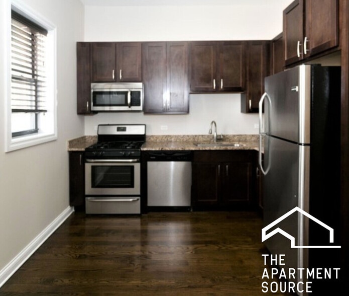 Building Photo - 1758 W Montrose Ave