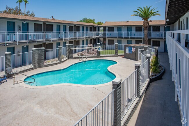 Building Photo - Retro on 32nd Street