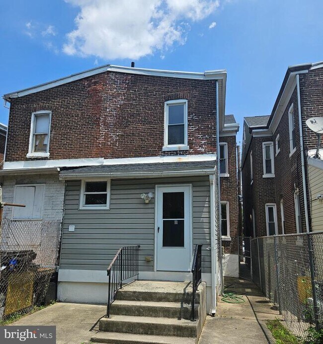 Building Photo - 45 S Olden Ave