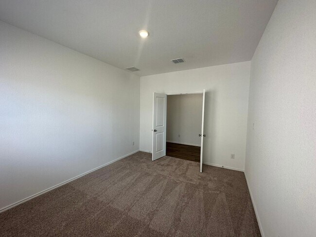 Building Photo - 144 Agua Azul Bnd