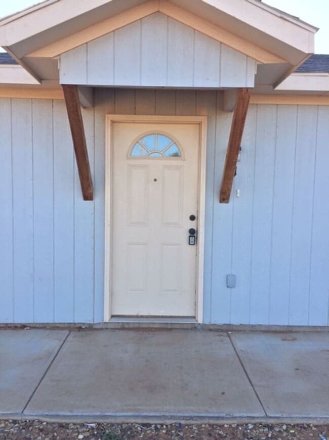 Building Photo - 520 46th St