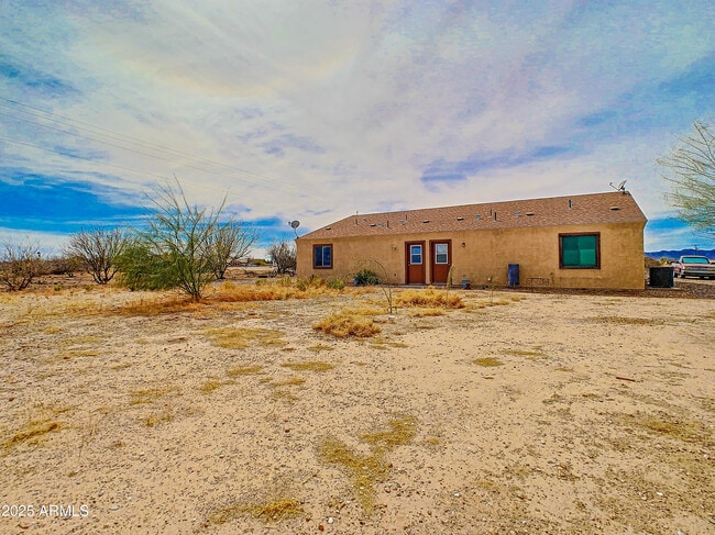 Building Photo - 4205 N Montezuma Dr