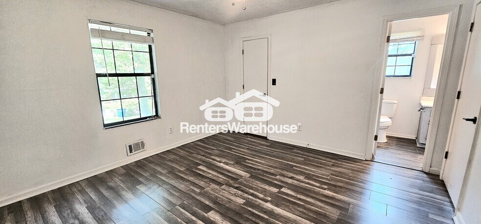 Building Photo - 1694 Nutmeg St