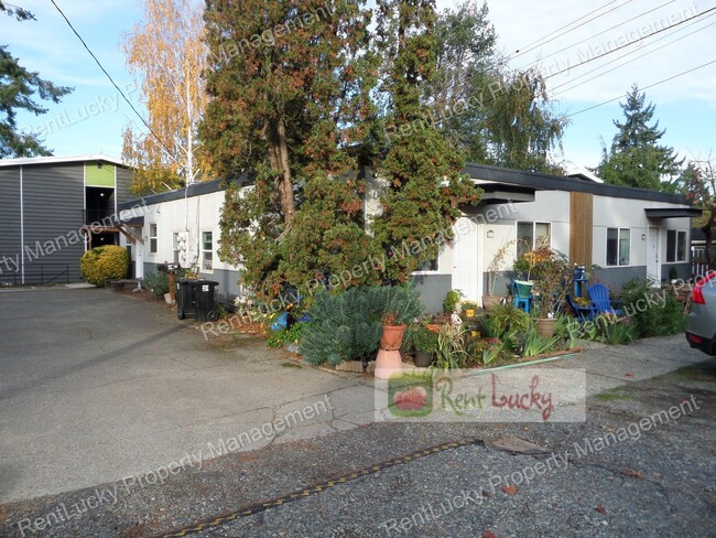 Primary Photo - 2110-2116 NE 85th St