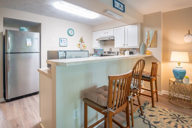 Building Photo - FURNISHED OFF-SEASON MONTHLY RENTAL