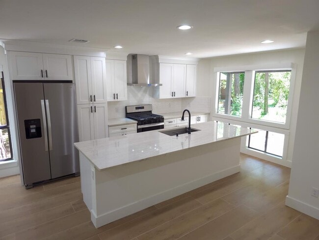 Building Photo - 14 Lehigh Springs Dr